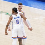 杰伦威：哈滕一直在为我挡拆&amp;amp;他估计都厌倦啦 这能减轻防守压力