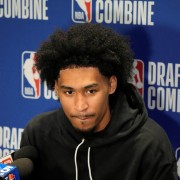 榜眼签不卖了？记者：马刺已前往新泽西和迪伦-哈珀及其家人会面