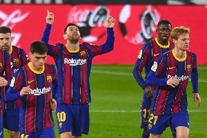 记者：梅西未与巴萨讨论参加新诺坎普落成典礼，也没有收到邀请