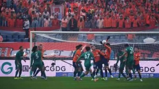 京鲁大战争议瞬间被无视？国安成受害者？裁判尺度统一性引发质疑|泰山|北京国安|中超联赛|山东泰山|克雷桑_新浪体育_新浪新闻