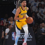 怎么了？哈利伯顿季后赛前三轮助失比5.03，总决赛暴跌至1.8