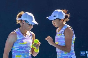 开云下载-女双落败，但张帅和斯托瑟的情谊令人满满感动