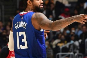 开云中国-乔治轮休快艇主场溃败 德比前他们已遭湖人压制